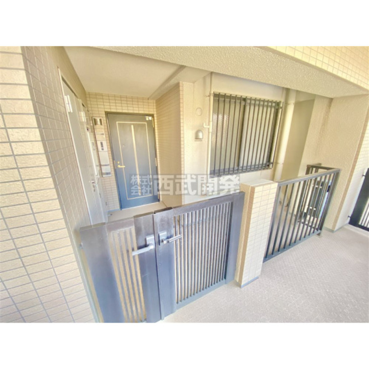 玄関 玄関前にはポーチがついております。