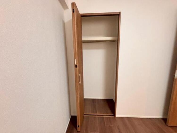 収納 各居室にクローゼットがあり、洋服ダンスなどを置く必要がないのでお部屋を広く使えます。（2025.7.10撮影）