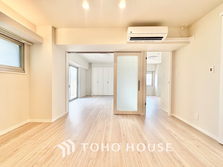 内装 ◆サンサンと◆差し込む太陽の光がこのリビングに笑いをもたらす。