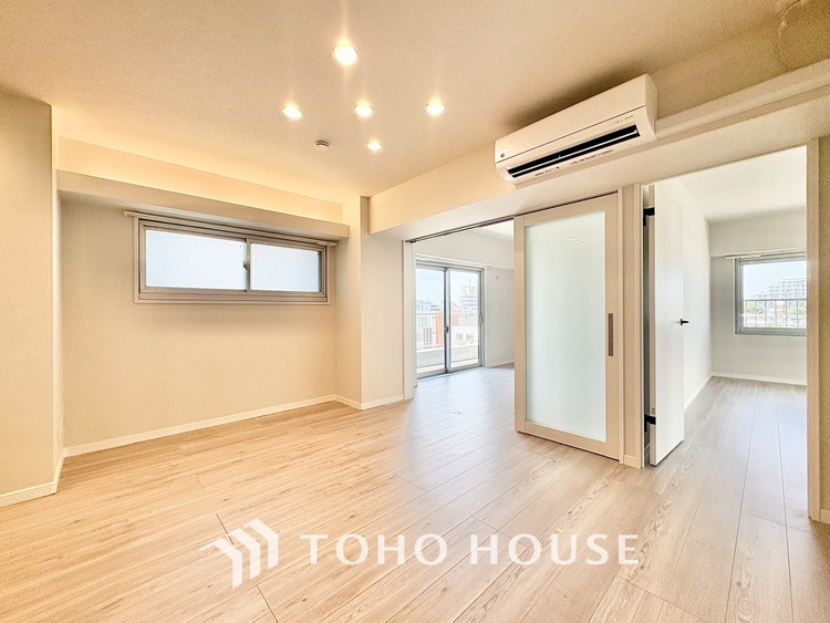 内装 ◆サンサンと◆差し込む太陽の光がこのリビングに笑いをもたらす。