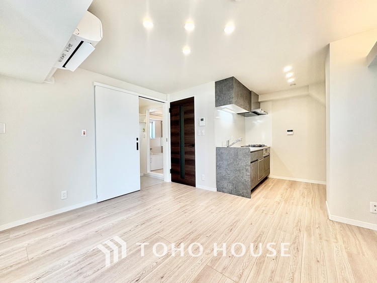 内装 【Green orchestra】◆緑の匂いに誘われて◆目を閉じれば深緑の香り。五感を研ぎ澄まし、日々の疲れを心から癒してくれる。深呼吸するほどに爽やかな薫りたち込める新緑にそと微笑む私達。