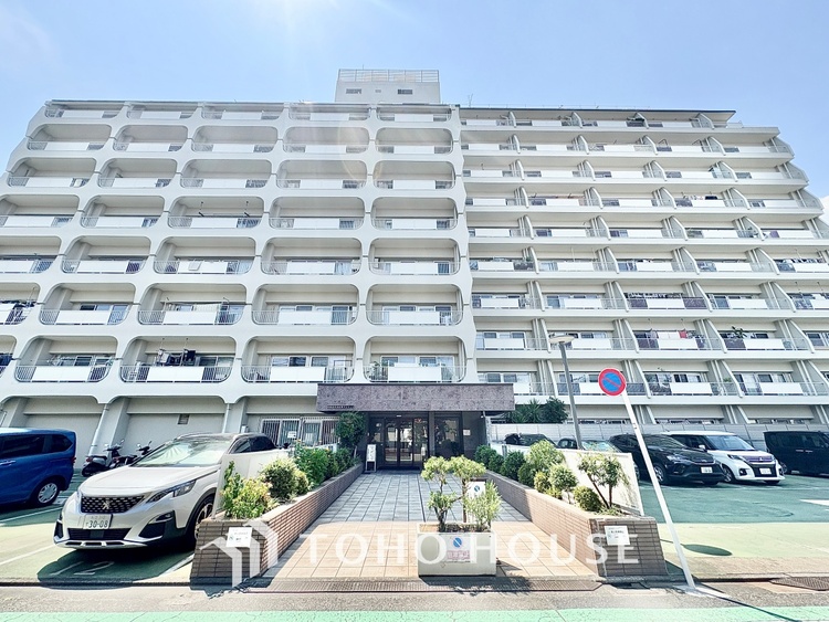 外観 【Entrance of your life】明るい玄関が家族を迎え入れる。今日はどんな一日が待っているんだろう。皆どんな一日を終えて帰ってくるんだろう。