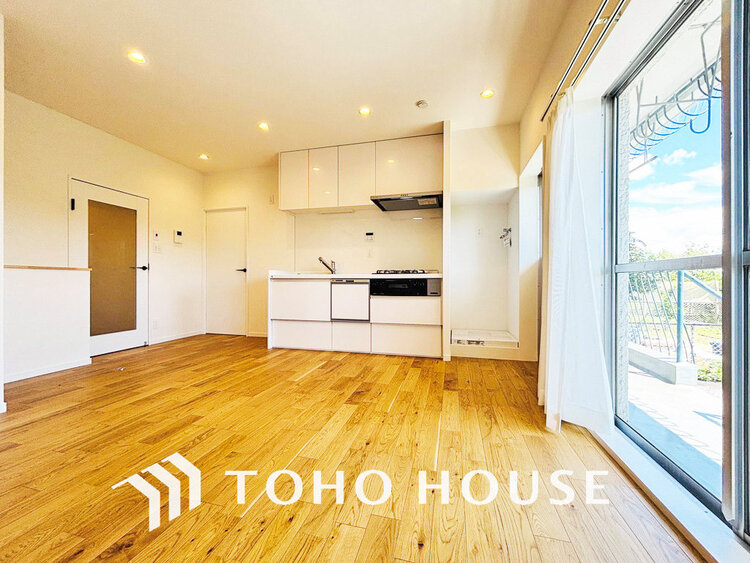 内装 家族みんなが爽やかに過ごせるように、光をたっぷり取り込んだLDK