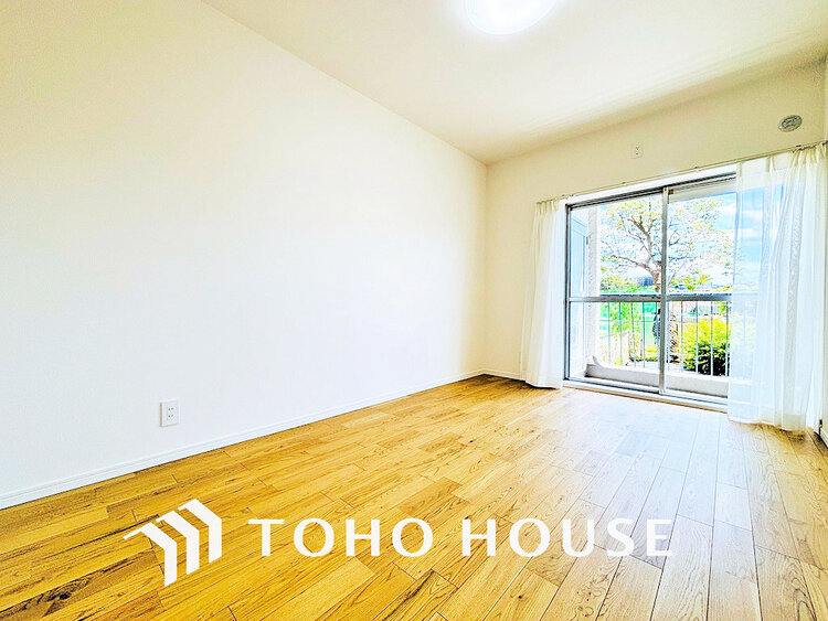 内装 採光もある洋室は、くつろぎのひと時を過ごすのにぴったり