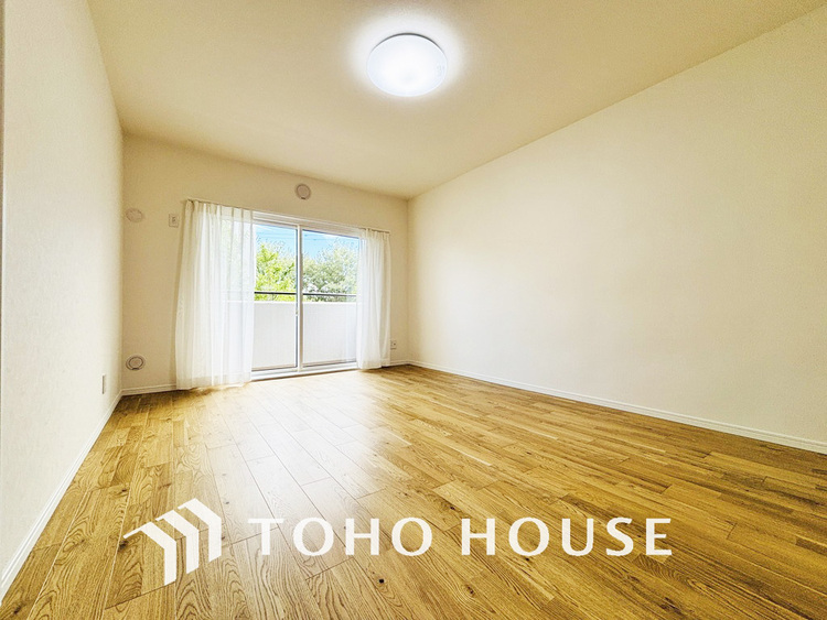 内装 広がりのある住空間、家族が集まるリビング・ダイニング