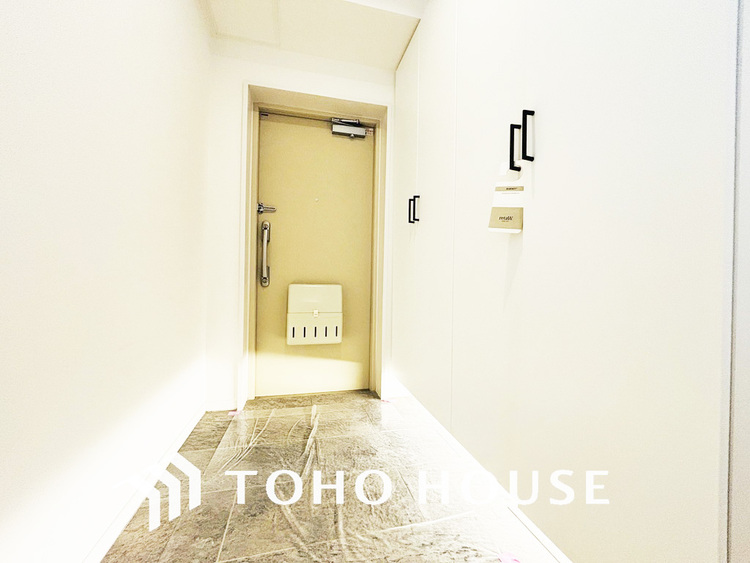 玄関 飾り過ぎないシンプルな内装の玄関