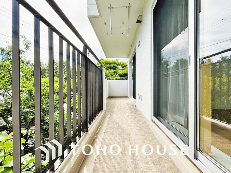 バルコニー 陽当たり良好なバルコニー