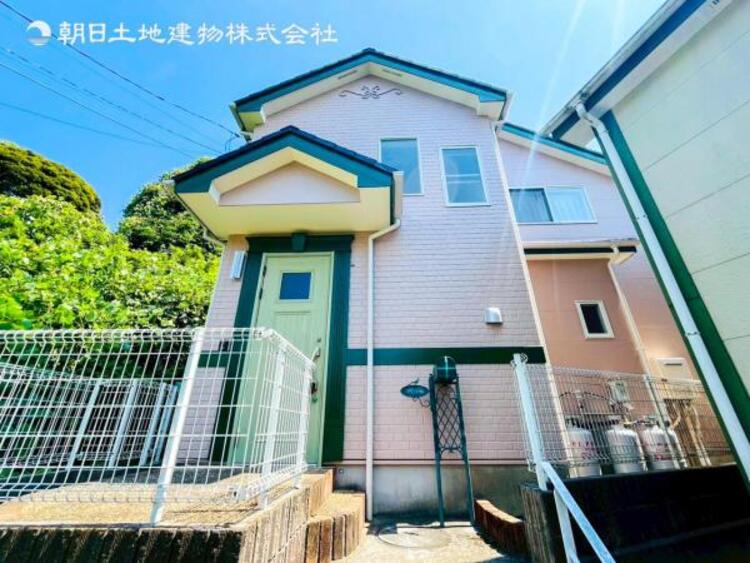 外観 流行に左右されず将来にわたって価値が継続する佇まい！良好な住環境が保たれたエリアで新生活を！