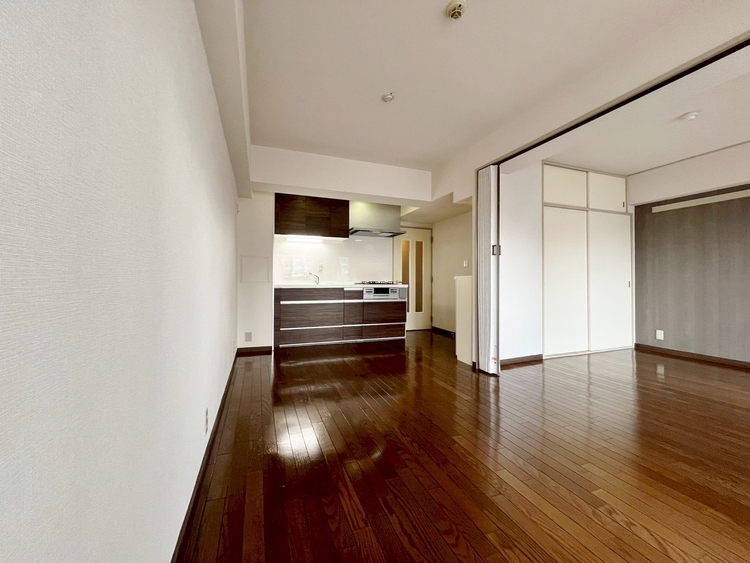 居間 快適に過ごす毎日を求めて、暮らしの中でご自身の「マイホーム」に創り上げてください。