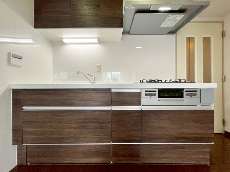 キッチン スマートな意匠と充実の機能を備えたキッチンが、暮らしにおいしい彩りを添えます。