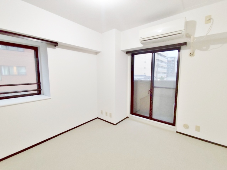 寝室 ベッドも十分に設置するスペースがあります。