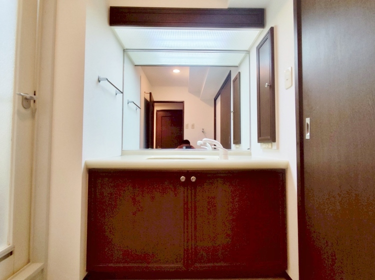 洗面 何かと物が増える場所だからこそ、スッキリと見映えの良い空間に。