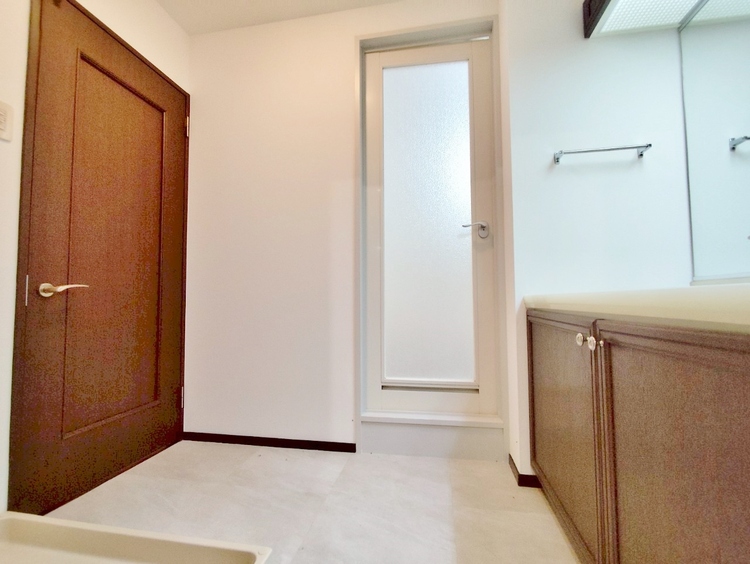 洗面 清潔感と心地よさを重視した、上質感漂うパウダールーム。