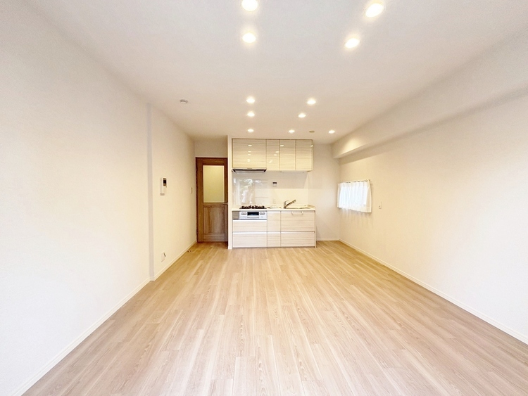 居間 飾り過ぎないシンプルな内装と偏り過ぎないデザインで統一しました。