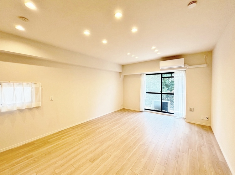 居間 快適に過ごす毎日を求めて、暮らしの中でご自身の「マイホーム」に創り上げてください。