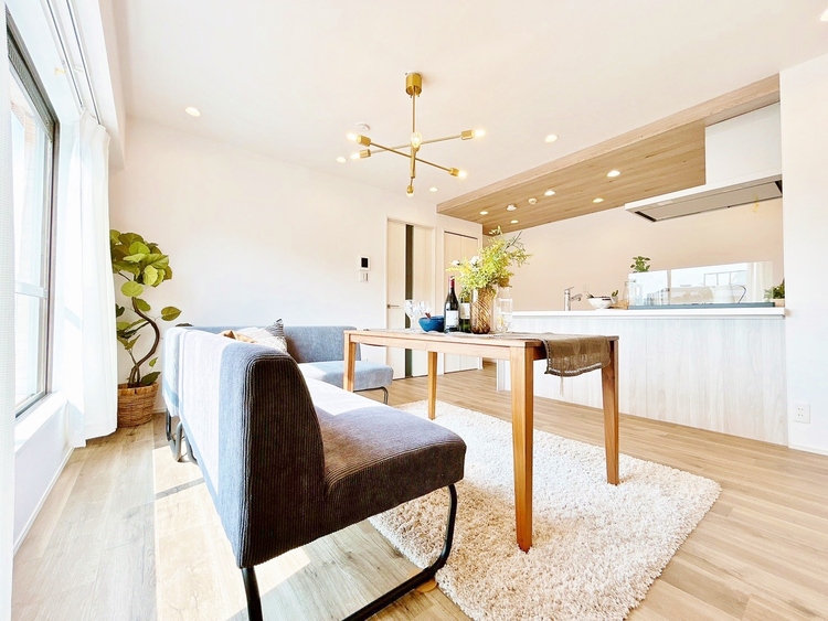 居間 飾り過ぎないシンプルな内装と偏り過ぎないデザインで統一しました。