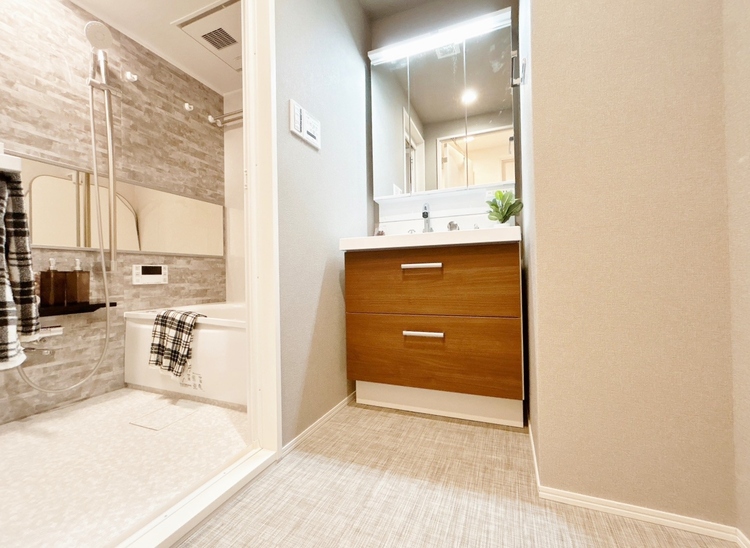 洗面 清潔感と心地よさを重視した、上質感漂うパウダールーム。