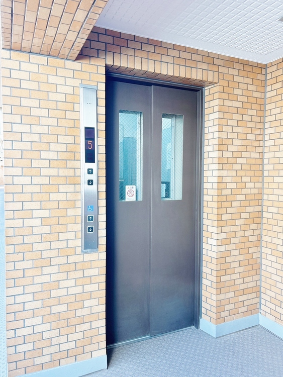 設備 エレベーターの管理も、きちんと行き届いてます。