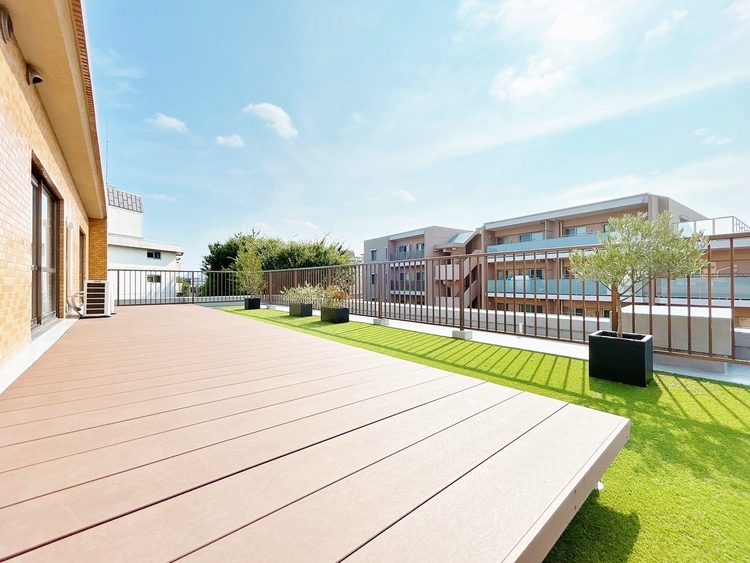 バルコニー 暮らしの中で、光と風を演出してくれるバルコニー。