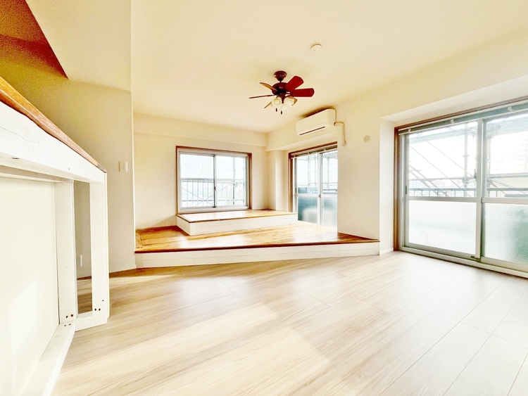 居間 飾り過ぎないシンプルな内装と偏り過ぎないデザインで統一しました。