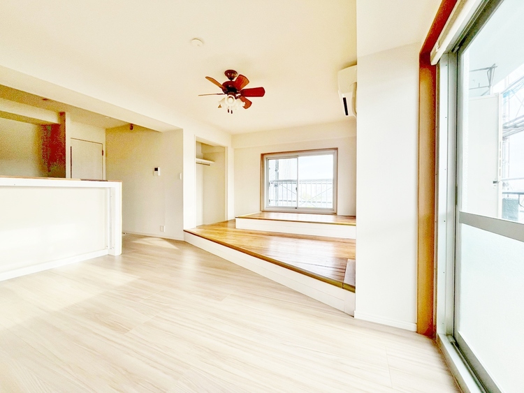 居間 快適に過ごす毎日を求めて、暮らしの中でご自身の「マイホーム」に創り上げてください。