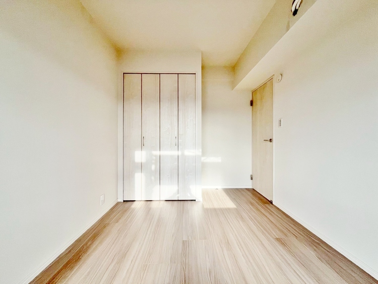 寝室 ベッドも十分に設置するスペースがあります。