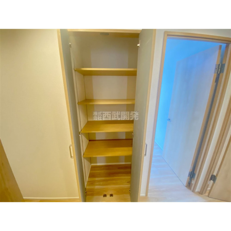 収納 廊下にも収納がございます。