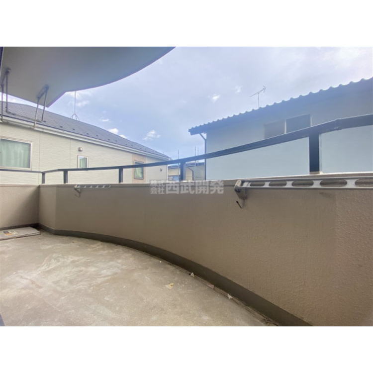 バルコニー ワイドなバルコニーで洗濯物もお布団も、たくさん干せます。広いバルコニーは使い勝手が良好です。