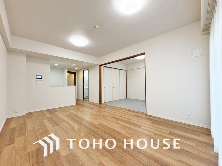 内装 上質な時間を育む暮らしのメインステージ。寛ぎとコミュニケーションを育む居心地のよい場所