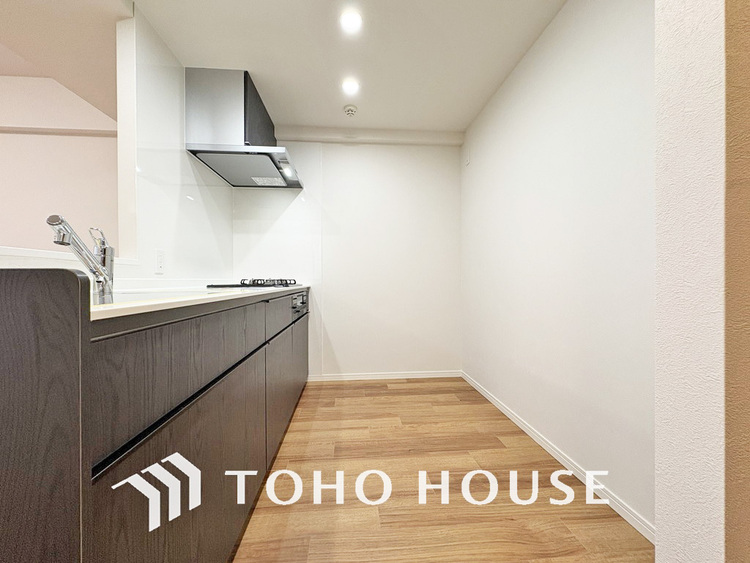 キッチン 落ち着きのあるカラーで統一された清潔感と気品が溢れるキッチン