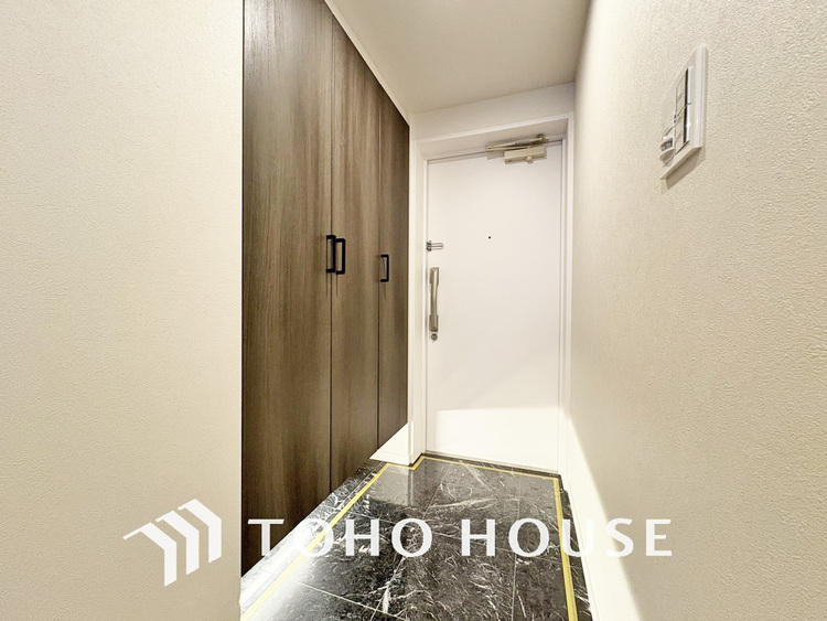 玄関 落ち着いた雰囲気の玄関、家族の帰りを暖かく迎えてくれます