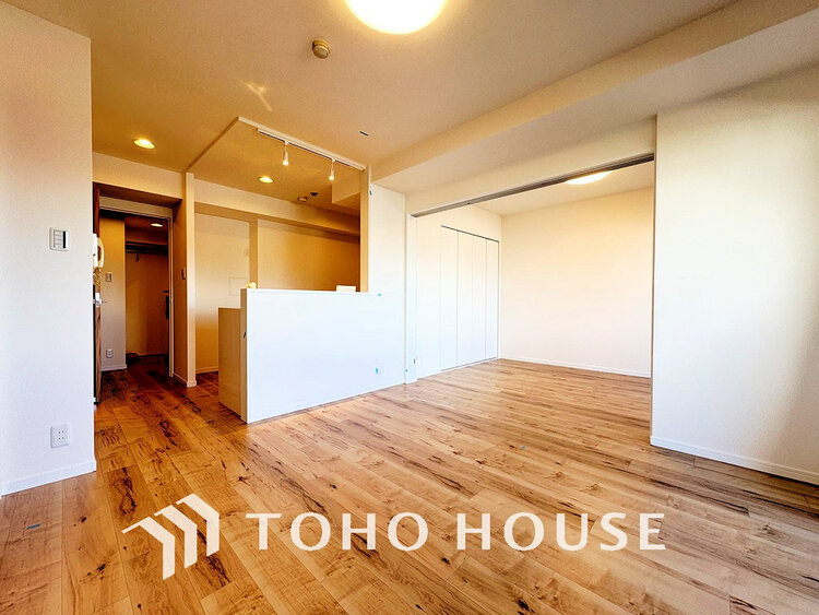 内装 広がりのある住空間、家族が集まるリビング・ダイニング