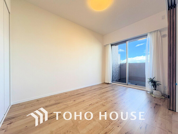 内装 採光もある洋室は、くつろぎのひと時を過ごすのにぴったり