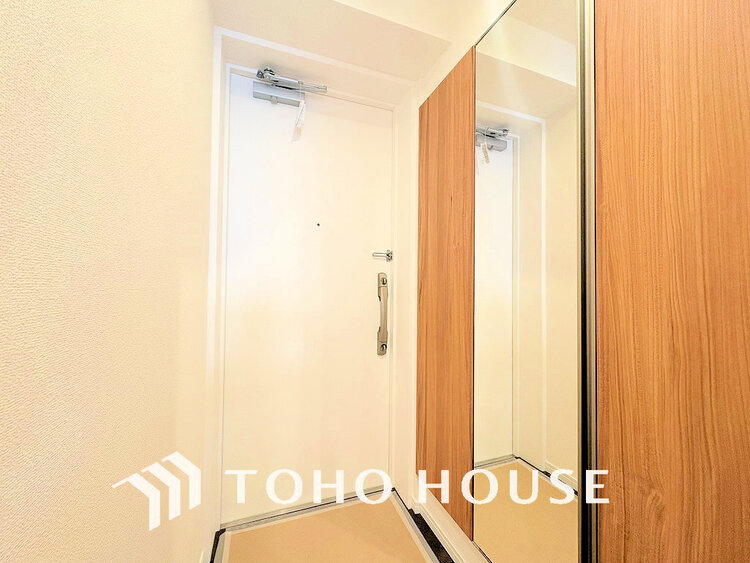 玄関 落ち着いた雰囲気の玄関、家族の帰りを暖かく迎えてくれます