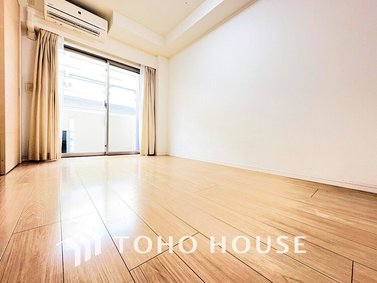 内装 シンプルですっきりとした室内は飽きのこない居心地の良い雰囲気(現地には家具があります)