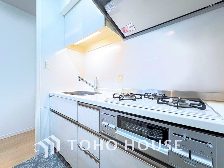 キッチン 落ち着きのあるカラーで統一された清潔感と気品が溢れるキッチン