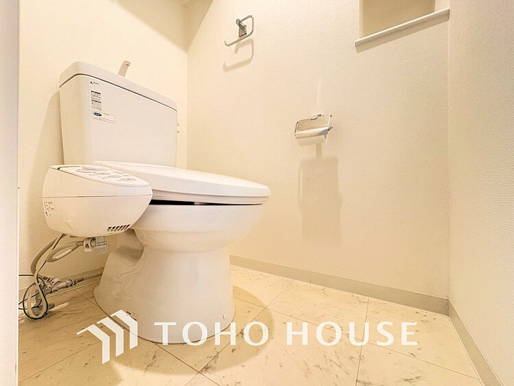 トイレ トイレには快適な温水洗浄便座付