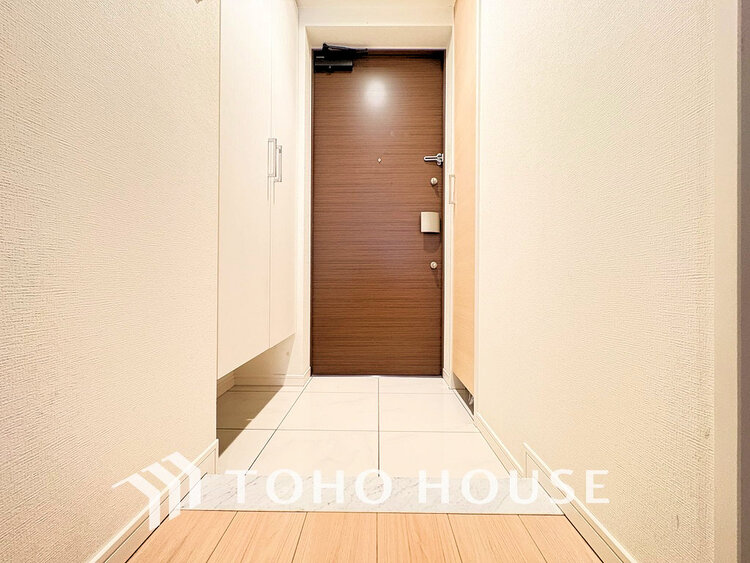 玄関 落ち着いた雰囲気の玄関、家族の帰りを暖かく迎えてくれます