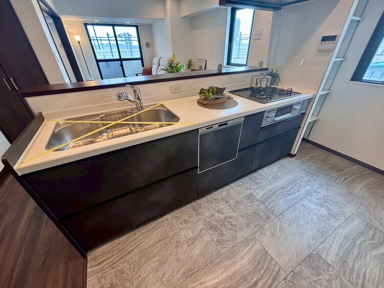 キッチン 開放感のあるキッチンスペース。調理をしながら、会話も弾みそうですね。