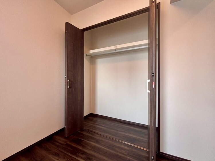 収納 家電やスーツケース、ストック品など何でも片付く嬉しい空間です。