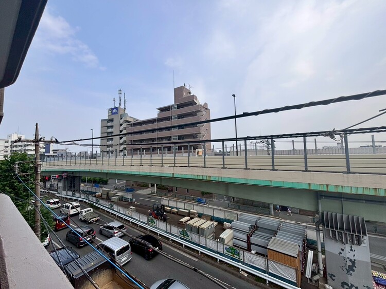 バルコニー 眺望や窓からの景色が良いと、家で過ごす時間も快適です。