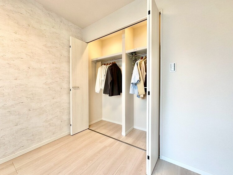 収納 家電やスーツケース、ストック品など何でも片付く嬉しい空間です。