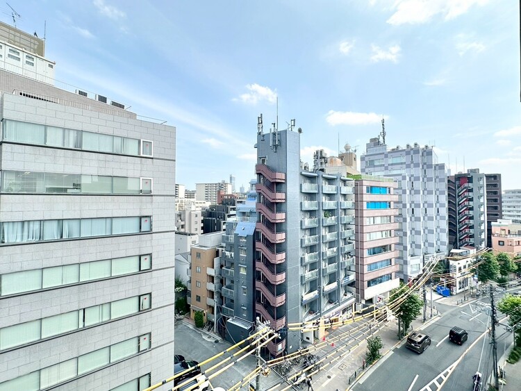 バルコニー 眺望や窓からの景色が良いと、家で過ごす時間も快適です。