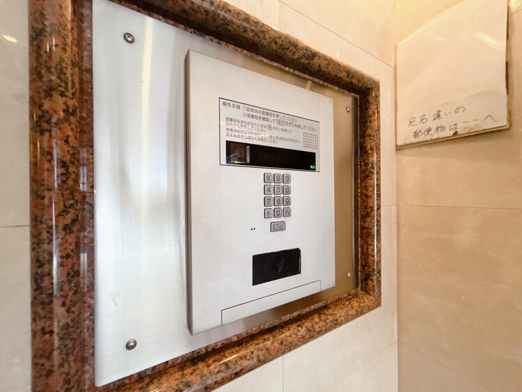 設備 誰が来てもわかる様にモニター付きインターホンを設置。