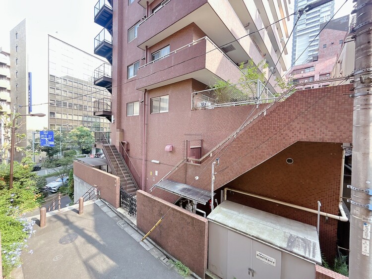 バルコニー 眺望や窓からの景色が良いと、家で過ごす時間も快適です。