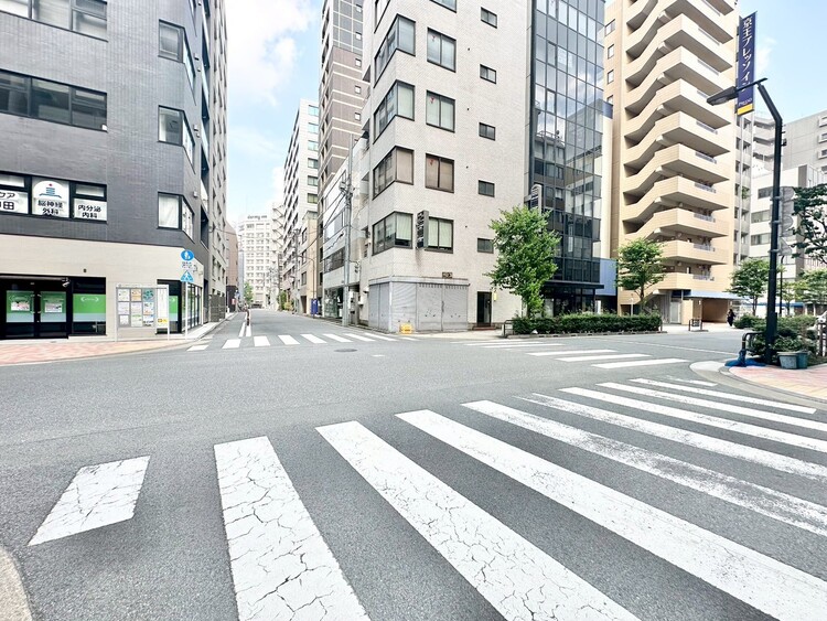 その他 緑豊かな街並みに調和する、自然素材の温もり。