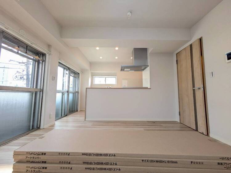 居間 居心地の良い空気感は、暮らしのステージを彩り、心からのやすらぎと満足感を与えてくれます。