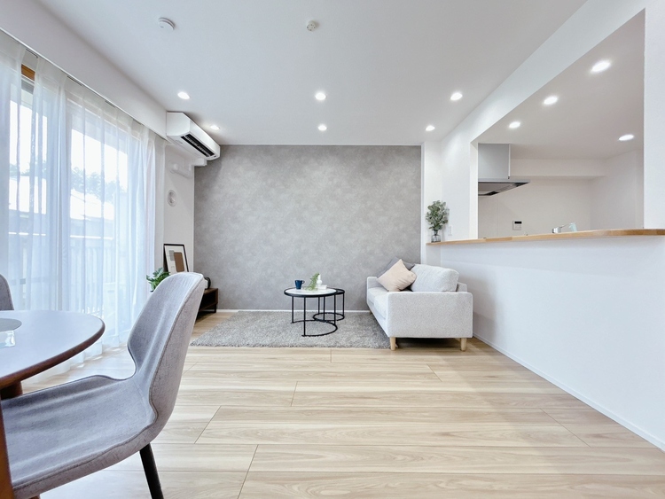 居間 居心地の良い空気感は、暮らしのステージを彩り、心からのやすらぎと満足感を与えてくれます。