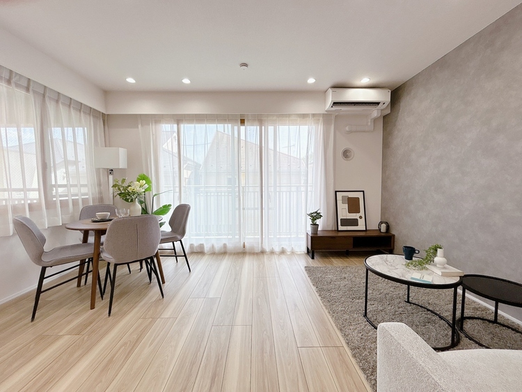 居間 飾り過ぎないシンプルな内装と偏り過ぎないデザインで統一しました。