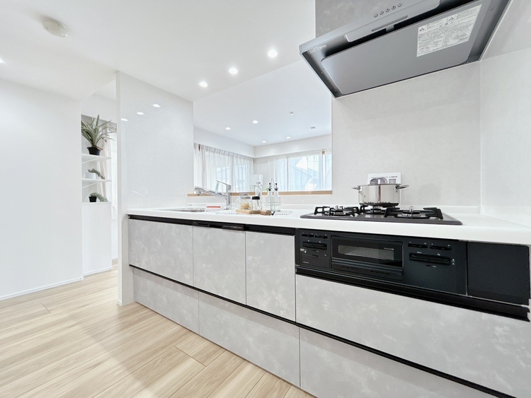 キッチン スマートな意匠と充実の機能を備えたキッチンが、暮らしにおいしい彩りを添えます。